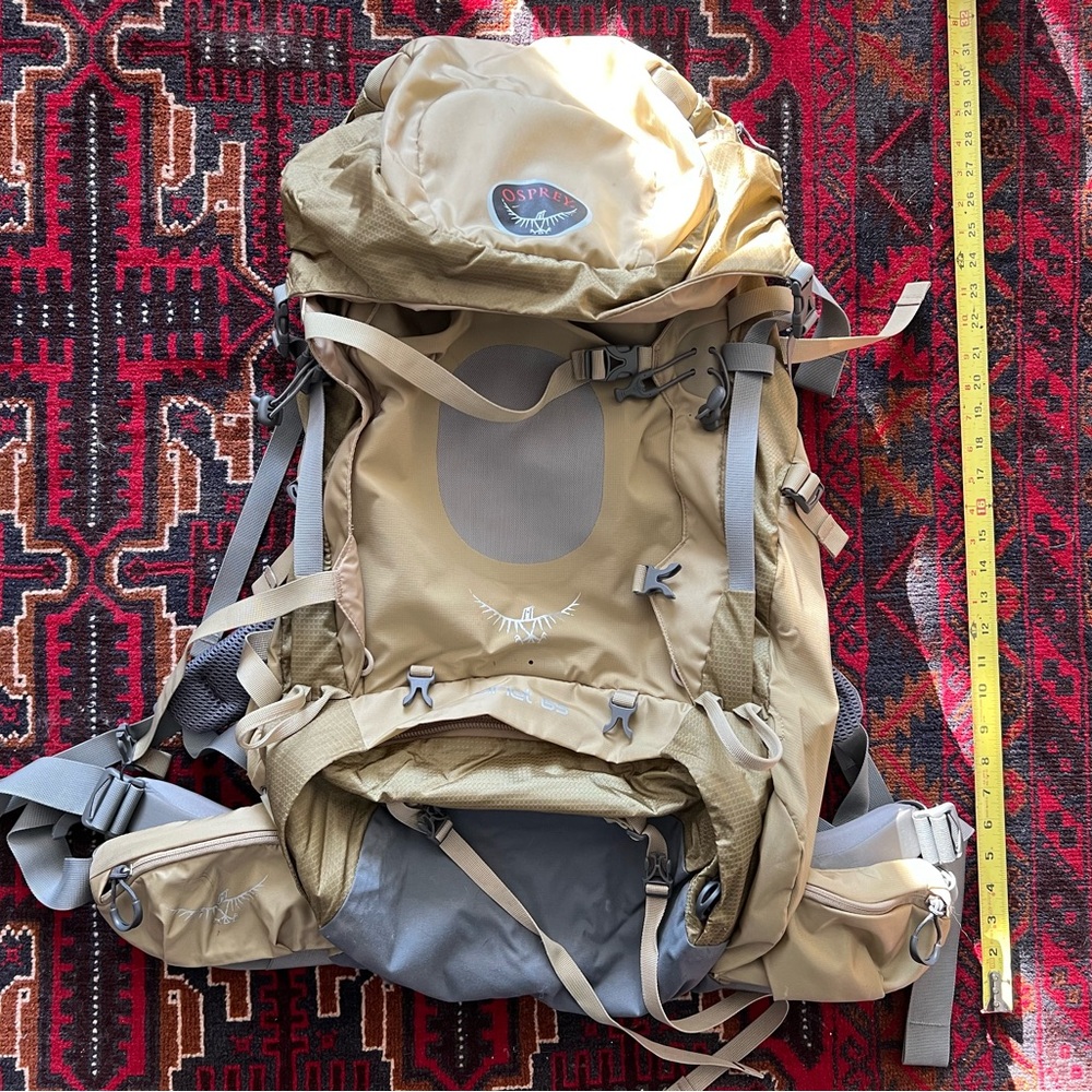 Osprey Ariel 65 L Hiking Backpack LIKE NEW - USED ONCE
